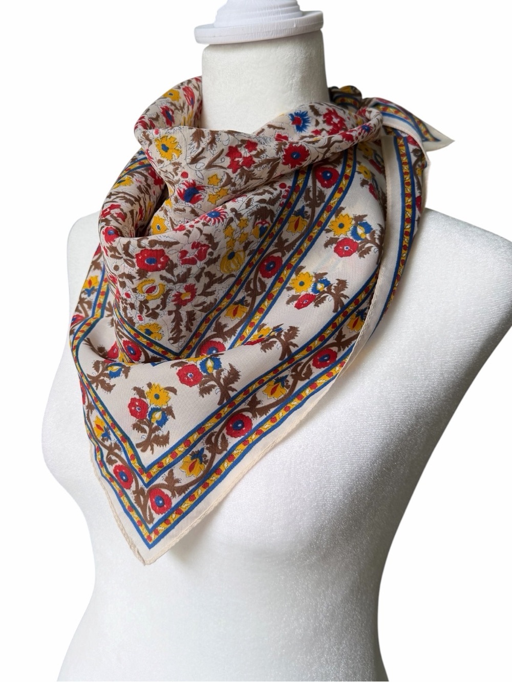 🇮🇹Morsly Floral Printed Beige Scarf. Made in Italy, 26 x 26, 100% Polyester